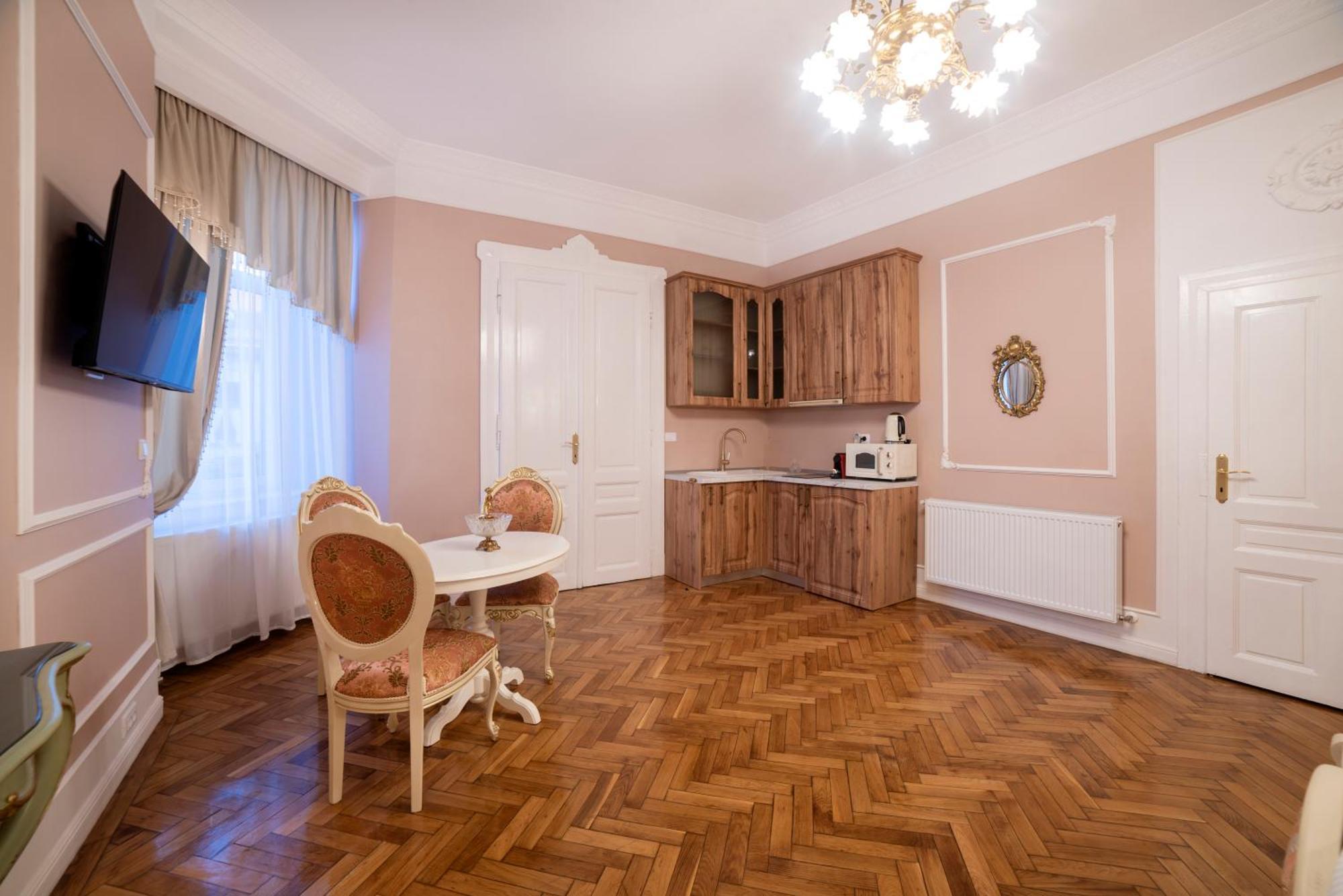 Aesthetic Pleasure - Central Downtown Apartments Oradea Exterior foto